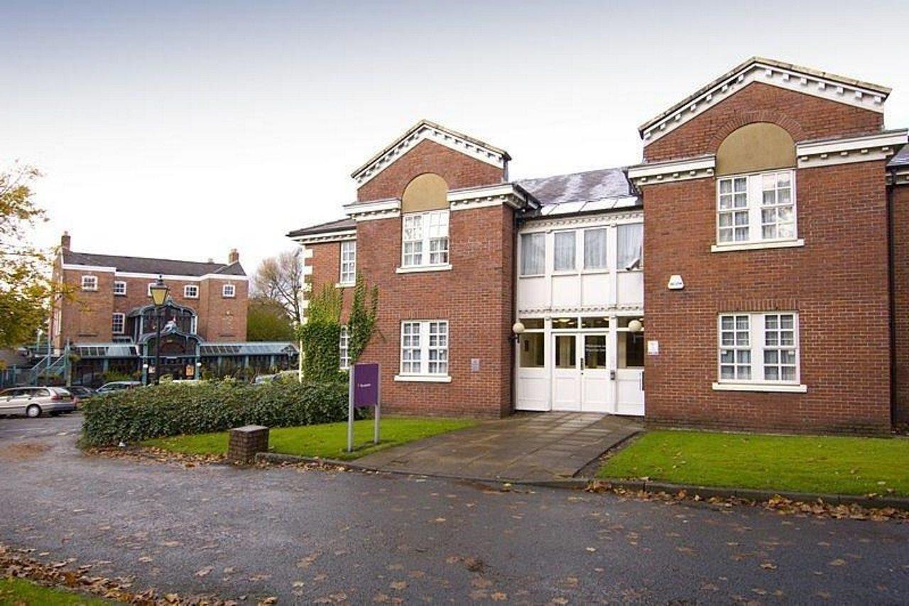 Premier Inn Premier Inn Stockport Central Esterno foto