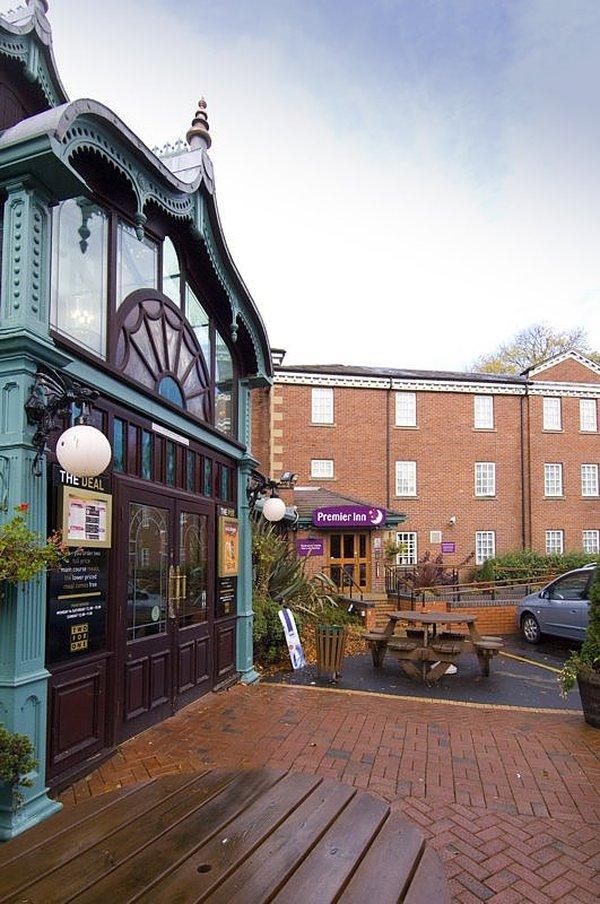 Premier Inn Premier Inn Stockport Central Esterno foto