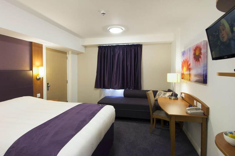 Premier Inn Premier Inn Stockport Central Esterno foto